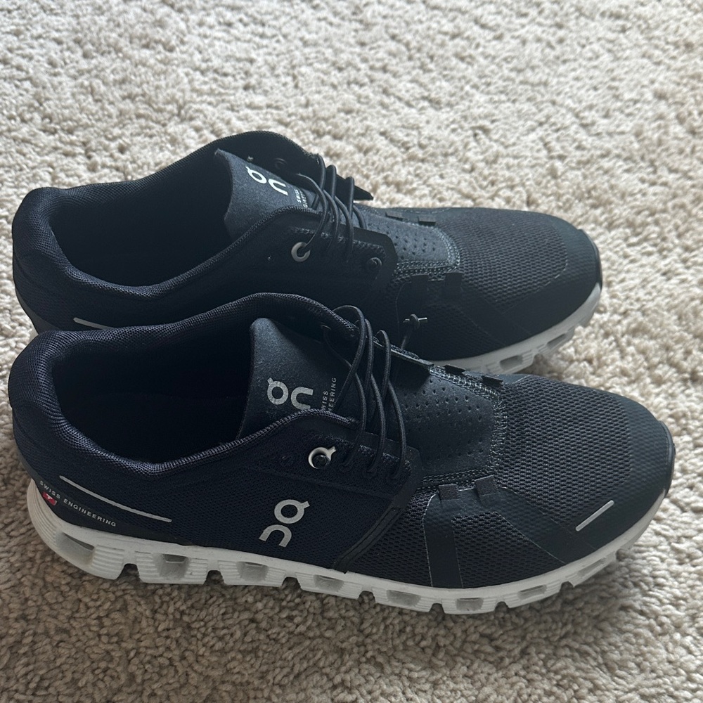 Like New On Cloud running shoes